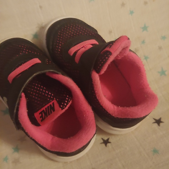 Nikes size 5c - Picture 4 of 5